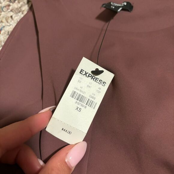 NWT Express Body Contour High Compression High Neck Cropped Tank- Size XS - Picture 9 of 9